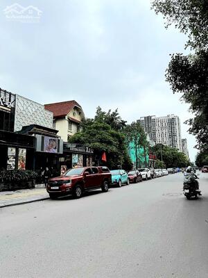 Bán nhà 5 tầng phố Hạ Yên Quyết-Trung Kính, Cầu Giấy, 30m ra phố, An sinh tốt, Full nội thất, Nhà đẹp ở ngay