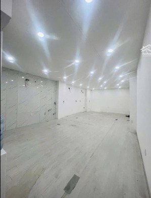 cho thuê nhà mặt tiền gần lê duẩn có thang máy 5 tầng