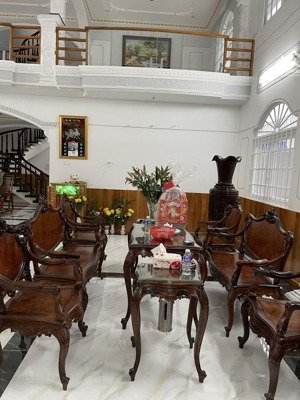 chính chủ bán nhà bến lức 700m2, thích hop làm văn phòng, trụ sở , nhà xưởng