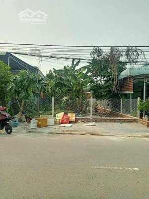 tôi chính chủ cần tiền bán lô đất mặt tiền đường nhựa trãng sắn khu dân cư đông đúc