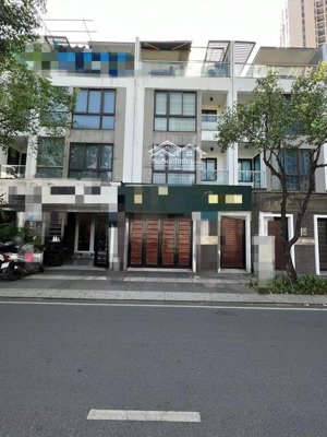 nhà villa hà đô -118 đường -3/2 p12. quận 10