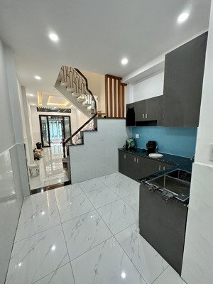 nhà giáp trung tâm 3 tháng 2 - ô tô đỗ cửa - nhà mới ở ngay nhỉnh 6 tỷ
