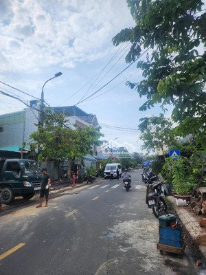 hh 1% nhờ ae môi giới.gia đình tôi cần bán mảnh đất 198m,ngang 10m mặt tiền đường nguyễn đình chiểu