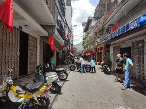 bán nhà xây mới ngõ phố minh khai. mặt ngõ thông 30m ra ô tô tránh. khu dân trí cao, sát timescity