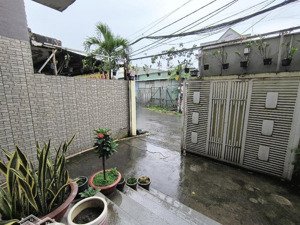 khách sạn q.thủ đức 26 phòng,7m mặt tiền, doanh thu 180tr/tháng