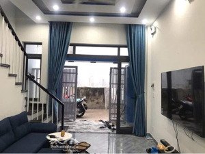 nhà 2 tầng mái đúc k298/6 cmt8,kiệt bên cạnh công an quận cẩm lệ. hướng đông bắc