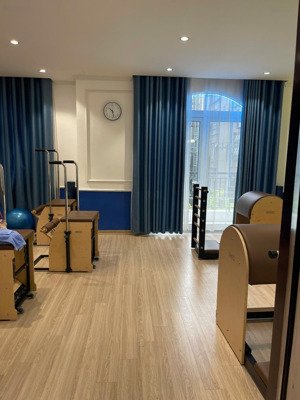 cho thuê lk mới đẹp hiện đại 201 nguyễn tuân dt 100m x 4 nổi 1 hầm, mt 8m. giá 45tr/th.