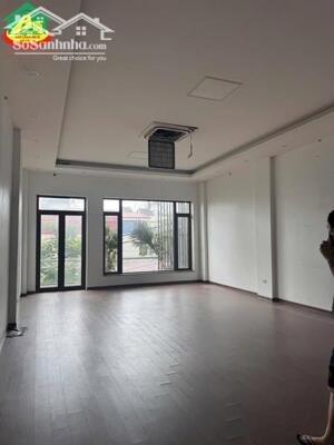 Cần bán căn nhà 4 tầng đẹp kinh doanh tốt gần siêu thị Big C, thành phố Ninh Bình
