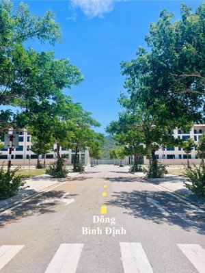 bán lô đất trong khu đô thị cát tiến. dt: 100m2 (5x20m). giá 2,2 tỷ