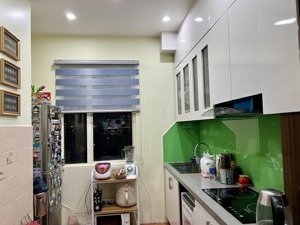 cho thuê căn 75m2, 2pn, 2vs, căn góc đủ đồ chung cư 195 phố đội cấn