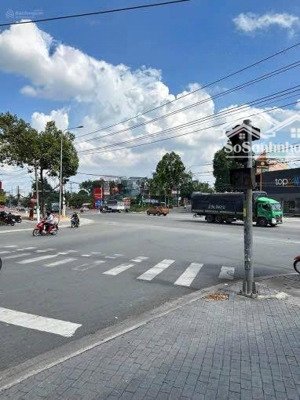 bán đất lô góc mặt tiền quốc lộ 13, giá rẻ