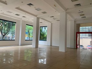 cho thuê mặt bằng kinh doanh mặt đường hoàng quốc việt vị trí đắc địa giá tốt