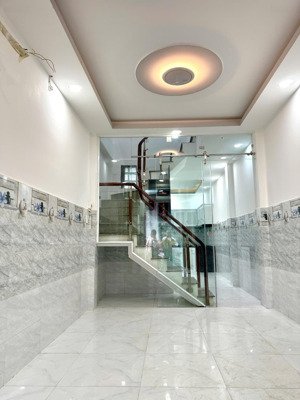 nhà đẹp cần cho thuê gấp phường 16 gò vấp dt: 3 x 11m đúc 1 tấm giá thuê: 8,5tr/1 tháng
