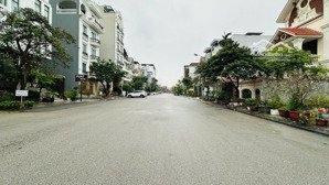mặt đường tô hiệu mặt tiền 10,5m vị trí đỉnh có dòng tiền thuê.