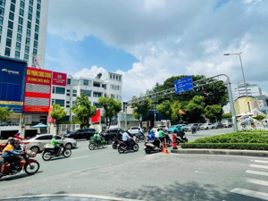 cho thuê nguyên căn mặt tiền nguyễn văn trỗi quận phú nhuận: dt: 1100m2 gồm hầm, 7lau