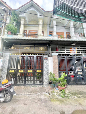 nhà trệt- lầu hẻm đường trần hưng đạo, tp. dĩ an. dt: 65m2. (4x 16.5m). gồm 3 pn- 2wc. giá: 3.8 tỷ