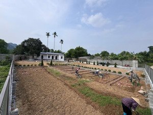 chính chủ em hết tiền đầu tư bán khuôn viên nghỉ dưỡng mới sây được 70%