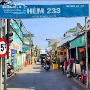 nhà 7 triêụ mặt tiền hẻm 233 cách đường Nguyễn Văn Cừ 50 m