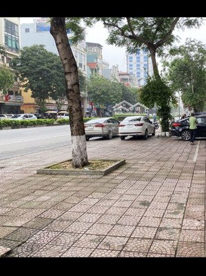 bán nhà mặt phố ngô gia tự, 62,5 tỷ, dt235m2, mt 10,7m.
đẹp, nhiều tiện ích