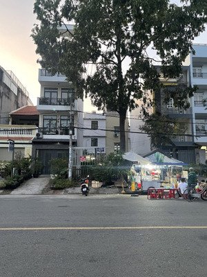 đất nền mặt tiền đường số 13, kdc phong phú 5, giáp ranh bến xe q8. dt: 4,5x18m sổ hồng riêng