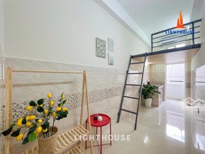 phòng có gác có ban công chính chủ gần bx miền đông