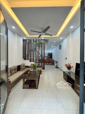 chuyển công tác, bán nhà dân xây phố nguyễn sơn, gia thuỵ, ngõ ô tô thông, tặng nội thất