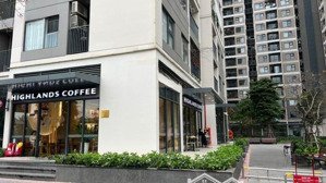 s2.08 e chính chủ muốn sang nhượng lại shop chân đế giá 16,9 tỉ