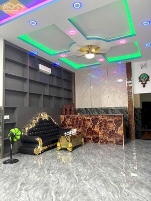 Cho thuê mặt bằng kinh doanh lớn tại Bình Hòa – TP. Thuận An, Bình Dương | Gần cầu vượt 550 – Nhà 1 trệt 3 lầu, có thang máy, DT gần 1.000m²
