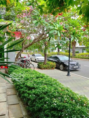 đi canada định cư cần bán gấp căn shophouse dragon village trục 30m giá 7.450 tỷ