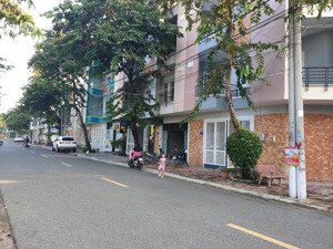 chính chủ bán nhà phố liền kề 1 trệt 2 lầu 1 tum - giá chỉ 4.5 tỷ!