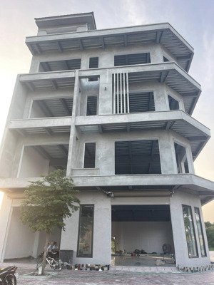 cho thuê tòa nhà tại khu vực trung tâm yên mỹ, hưng yên, diện tích 300m2 x 6 tầng