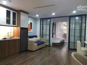 bán khách sạn 5 sao mặt phố hàm long, đang cho thuê dòng tiền 300 tr/tháng