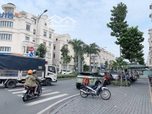 nhà c chủ sát khu víp ctyland, lotte, ubnd gv hxh, ôtô vào nhà, sát mtiền *117 x 4tầng * hơn 16 tỷ