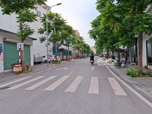 bán đất cự khối - long biên - vỉa hè ô tô tránh - đường 12m - kinh doanh đỉnh