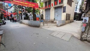 cho thuê nhà ngõ ô tô kd 77 thái thịnh 36m2, 3 tầng, 2 pn, 11 triệu