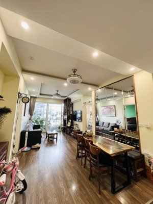 gia đình bán căn 3 ngủ, 82m2 tại riverside garden, full đồ, ban công bắc, sổ đỏ chính chủ.