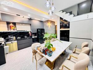 Bán nhà 7 tầng có thang máy, đường Phạm Ngọc Thạch, Vĩnh Hải, Nha Trang. Cách biển vài bước chân. Giá 18 tỷ