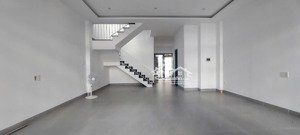 bán nhà 2 tầng 3 phòng ngủ mặt tiền trục chính shophouse kđt fpt đà nẵng.