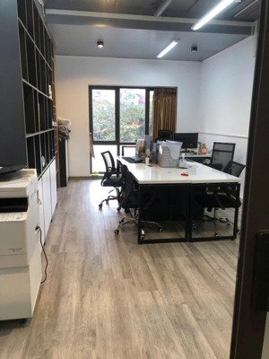tôi cho thuê nhà ngõ 117 nguyễn thị định - nhà 4 tầng, oto đỗ trong nhà, giá thuê 18tr/th