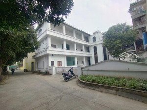 cho thuê nhà cầu diễn - bắc từ liêm. dt 1000m, 3 tầng, 20 phòng, sân 400m, giá 120 triệu (bao vat)