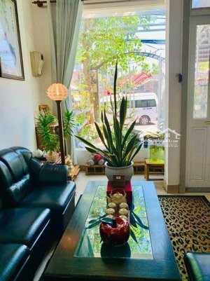 nhà mặt tiền kinh doanh sâm uất đường tôn đản