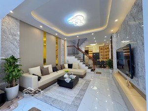 bán nhà trung phụng, 42m², nhà đẹp ở ngay, có chỗ để xe thoải mái, giá chỉ 7.5 tỷ