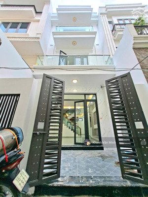 bán nhà khúc thừa dụ, 3 tầng sân cổng độc lập. ô tô đỗ cách nhà mấy bước chân. giá 3 tỷ8