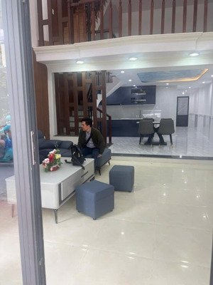 cho thuê nhà 3 tầng mặt tiền đặng đình vân, thanh khê. cách biển vài bước chân 4 pn 2wc chỉ 12tr/th