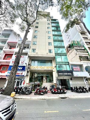 khách sạn 3.sao mt.. bùi thị xuân quận 1 . hầm - 12 tầng .. 60pn ... hđt 700 triệu... giá 190 tỷ