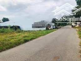 cho thuê đất; có nhà cấp 4 80m2. điện nước đầy đủ