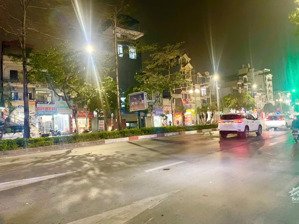 2 mặt tiền, mặt phố ngô gia tự, lb, phân lô, vỉa hè rộng, 2 thoáng, dt 162 m, mt 7.2 m, giá 42 tỷ 8