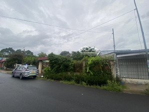 bán nhà sân vườn mặt tiền ngay trung tâm hành chính gần hồ tràm giá còn thương lượng