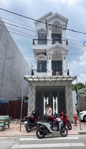 nhà tân bình, tp dĩ an gần ngã tư chiêu liêu