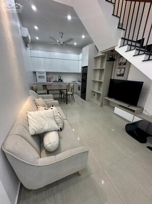 BÁN NHÀ HAI BÀ TRƯNG, THOÁNG TRƯỚC SAU, GẦN MẶT NGÕ THÔNG, 4 TẦNG TẶNG NỘI THẤT, SỔ ĐỎ ĐẸP.